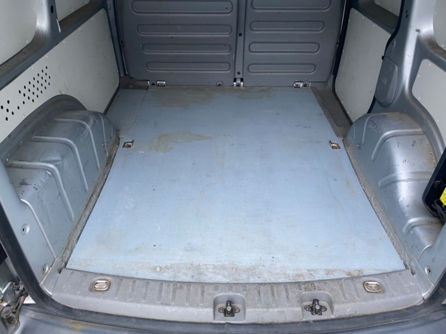 985998-22 VW Caddy 1.9 TDI DSG -2009