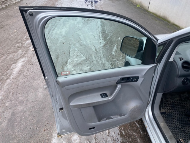 985998-9 VW Caddy 1.9 TDI DSG -2009