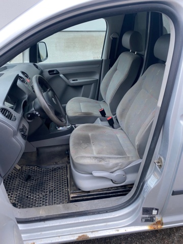 985998-10 VW Caddy 1.9 TDI DSG -2009