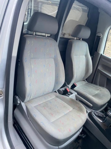 985998-14 VW Caddy 1.9 TDI DSG -2009