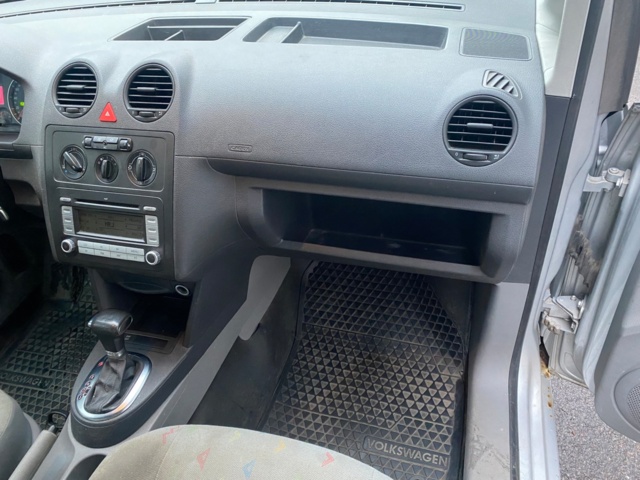 985998-19 VW Caddy 1.9 TDI DSG -2009