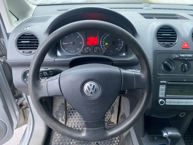 985998-15 VW Caddy 1.9 TDI DSG -2009