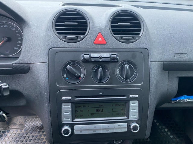 985998-18 VW Caddy 1.9 TDI DSG -2009