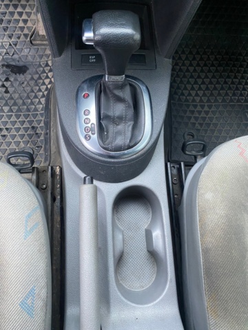 985998-20 VW Caddy 1.9 TDI DSG -2009