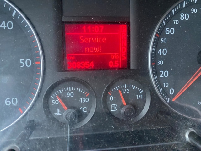 985998-17 VW Caddy 1.9 TDI DSG -2009