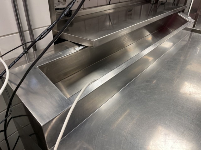 921496-7 Stainless steel cooling bench with cooling channel, drawers