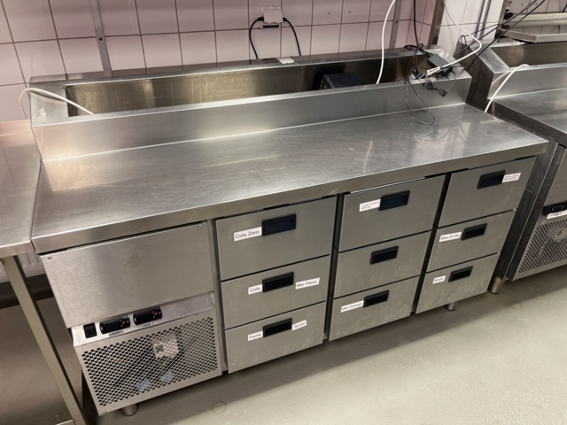 921500-3 Stainless steel refrigerator with drawers, work surface, shelves