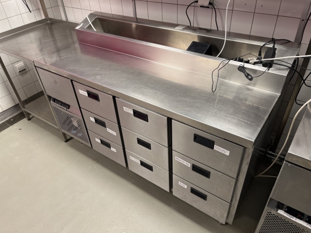 921500-4 Stainless steel refrigerator with drawers, work surface, shelves