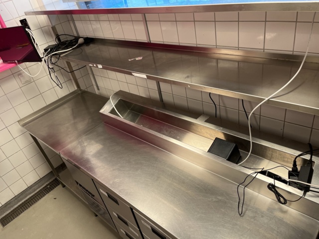 921500-6 Stainless steel refrigerator with drawers, work surface, shelves