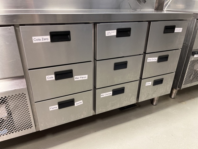 921500-9 Stainless steel refrigerator with drawers, work surface, shelves