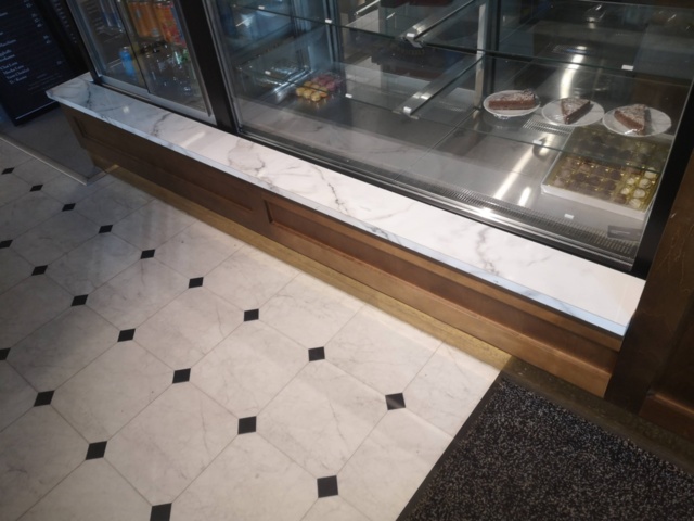 882720-5 Angled bar counter with top in colored marble