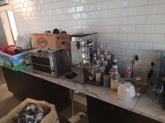 882720-8 Angled bar counter with top in colored marble