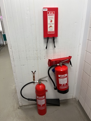 921508-1 2 fire extinguishers