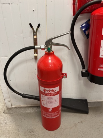 921508-3 2 fire extinguishers