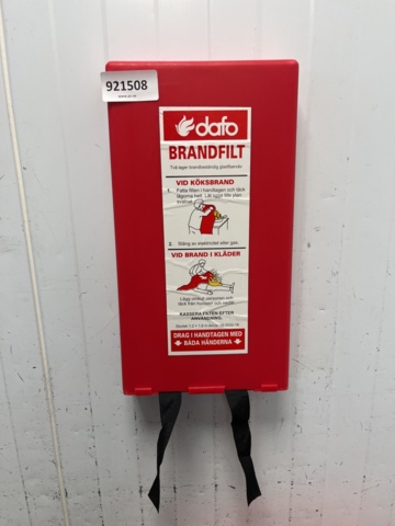921508-4 2 fire extinguishers
