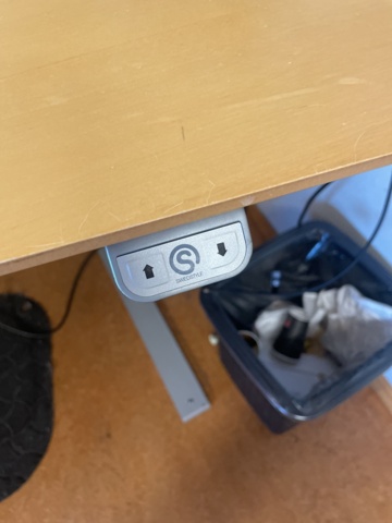 985530-2 1st raiseable desk, 1st screen wall and 1st Hurts