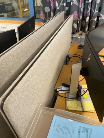 985530-5 1st raiseable desk, 1st screen wall and 1st Hurts