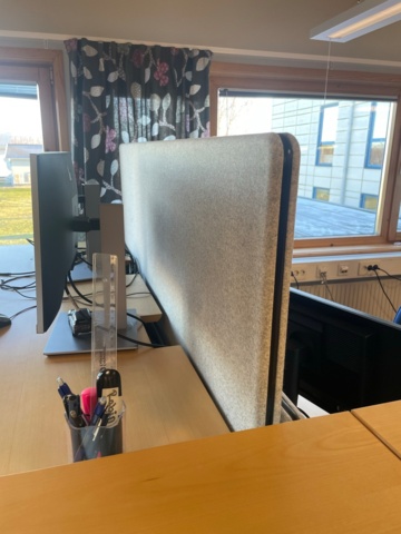 985530-6 1st raiseable desk, 1st screen wall and 1st Hurts