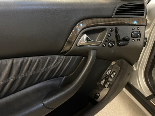 986616-32 Mercedes-Benz S 55 AMG - 2001