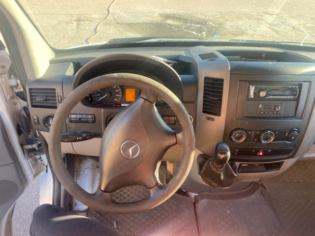 986617-16 Mercedes-Benz Sprinter 318 CDI with tail lift -2007