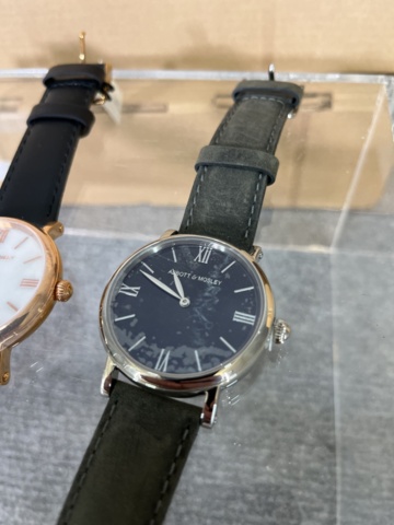 962658-3 Abbot & Mosley Watches approx. 550 pieces