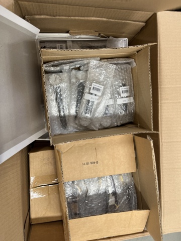 962658-29 Abbot & Mosley Watches approx. 550 pieces