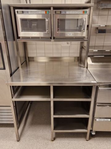 987210-1 Stainless bench with shelf