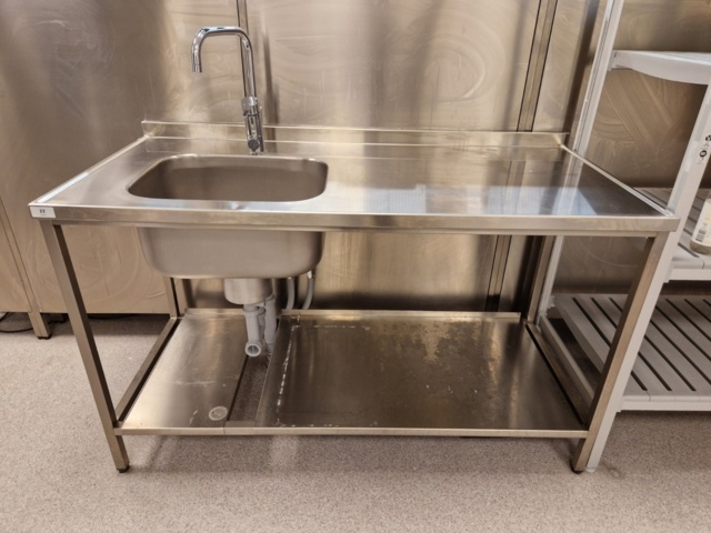 987220-1 Stainless steel sink with mixer tap