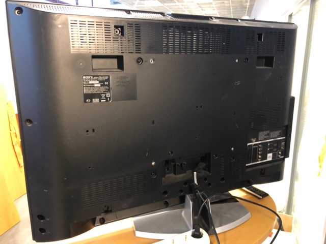 987312-5 Sony Bravia KDL-40V4000 40-tuuman TV - Ei pohjahintaa