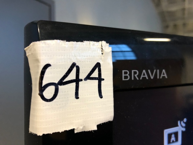 987312-9 Sony Bravia KDL-40V4000 40-tuuman TV - Ei pohjahintaa