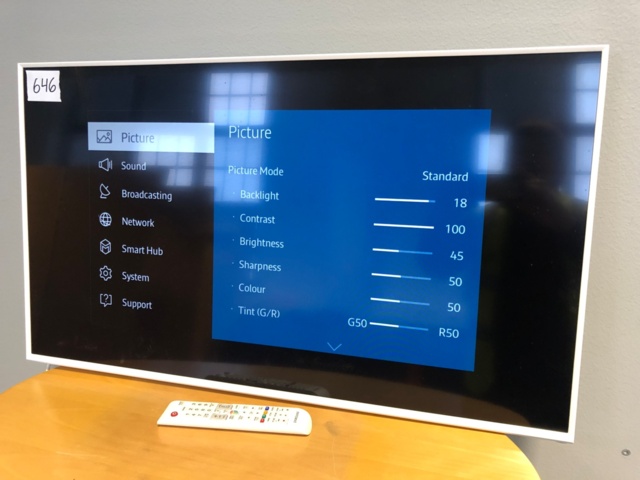 987314-1 Samsung UE40J5515AK 40-tuuman Smart TV - Ei pohjahintaa