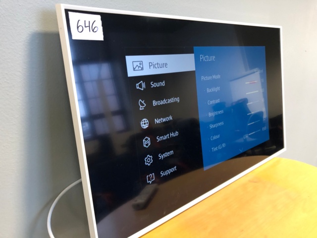 987314-2 Samsung UE40J5515AK 40-tuuman Smart TV - Ei pohjahintaa