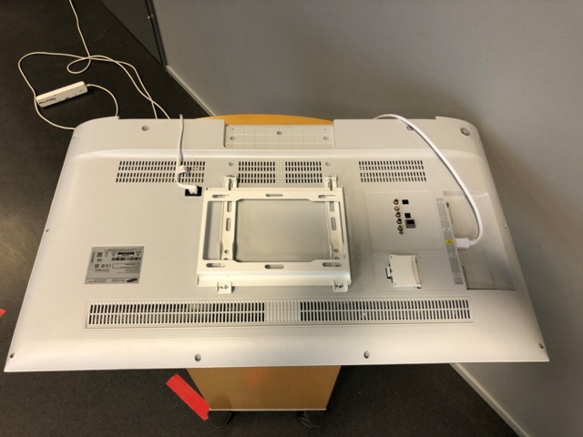 987314-9 Samsung UE40J5515AK 40-tuuman Smart TV - Ei pohjahintaa