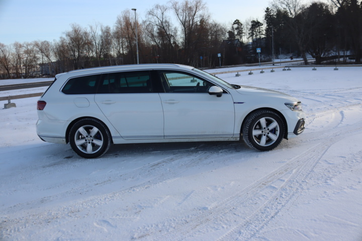 987397-9 Volkswagen Passat Variant GTE - 2021