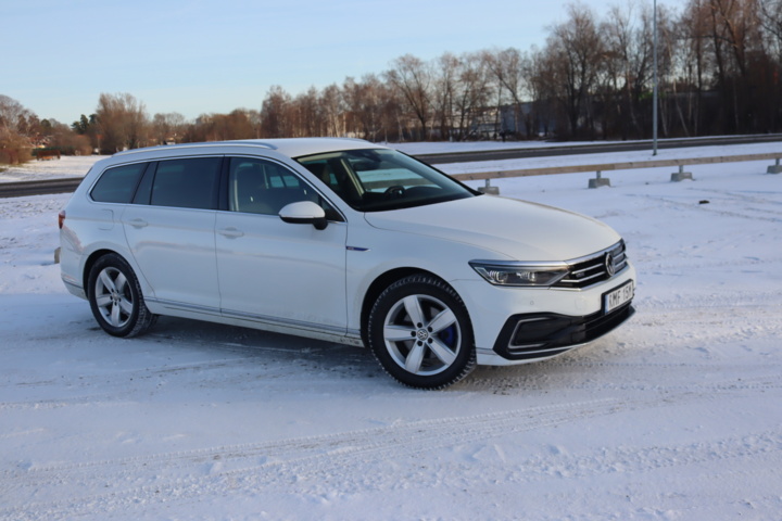 987397-10 Volkswagen Passat Variant GTE - 2021