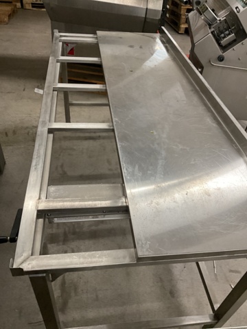 961566-5 2 stainless steel benches