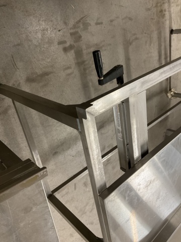 961566-6 2 stainless steel benches