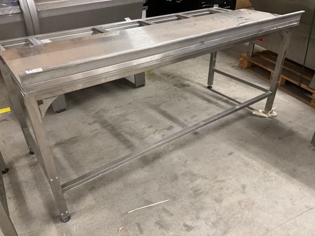 961566-7 2 stainless steel benches