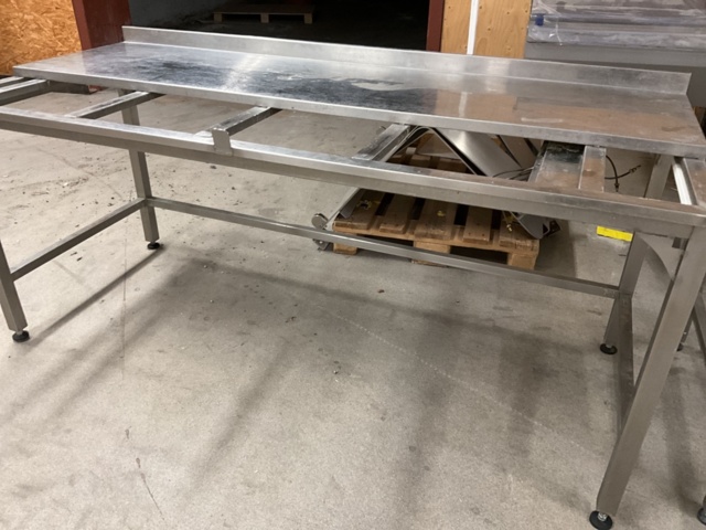 961566-8 2 stainless steel benches