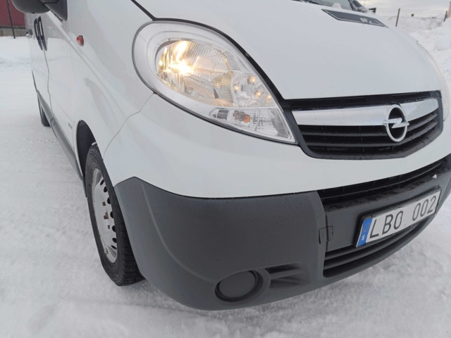 928824-18 Opel Vivaro Van 2.9t 2.0 CDTI -2011