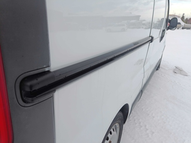 928824-42 Opel Vivaro Van 2.9t 2.0 CDTI -2011