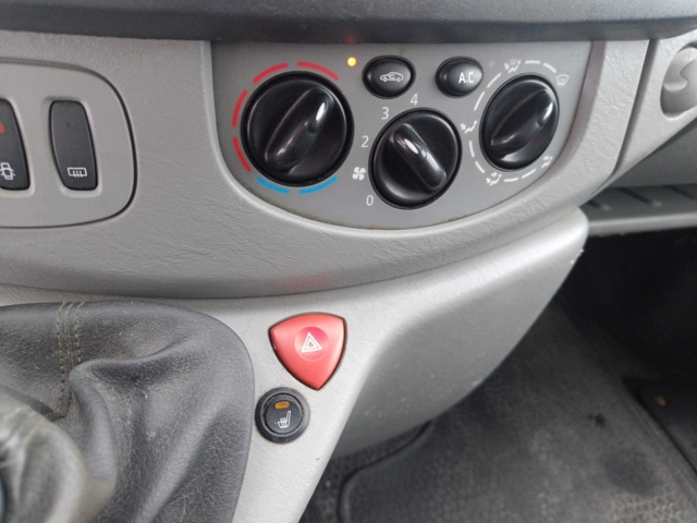 928824-81 Opel Vivaro Van 2.9t 2.0 CDTI -2011