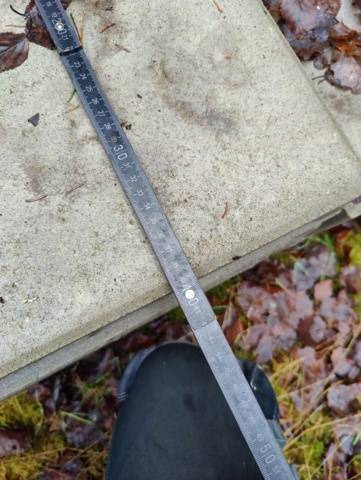 941525-15 Curbs, paving stones and manhole covers