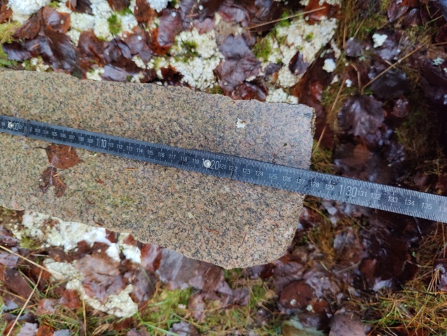 941525-20 Curbs, paving stones and manhole covers