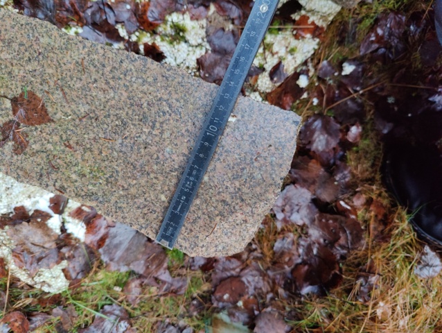 941525-21 Curbs, paving stones and manhole covers