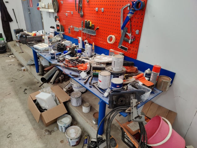 986384-2 Workbench with tool board (Updated info)