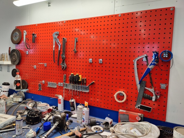 986384-5 Workbench with tool board (Updated info)