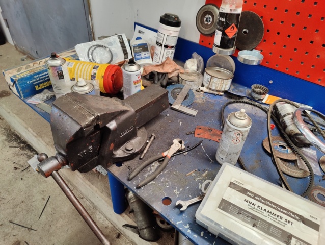 986384-8 Workbench with tool board (Updated info)