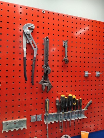 986384-13 Workbench with tool board (Updated info)