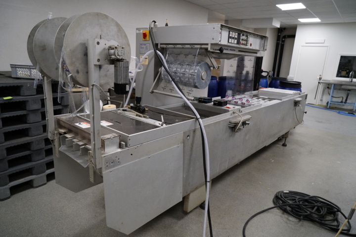 987575-1 Packaging machine Multivac R5200 - 1990